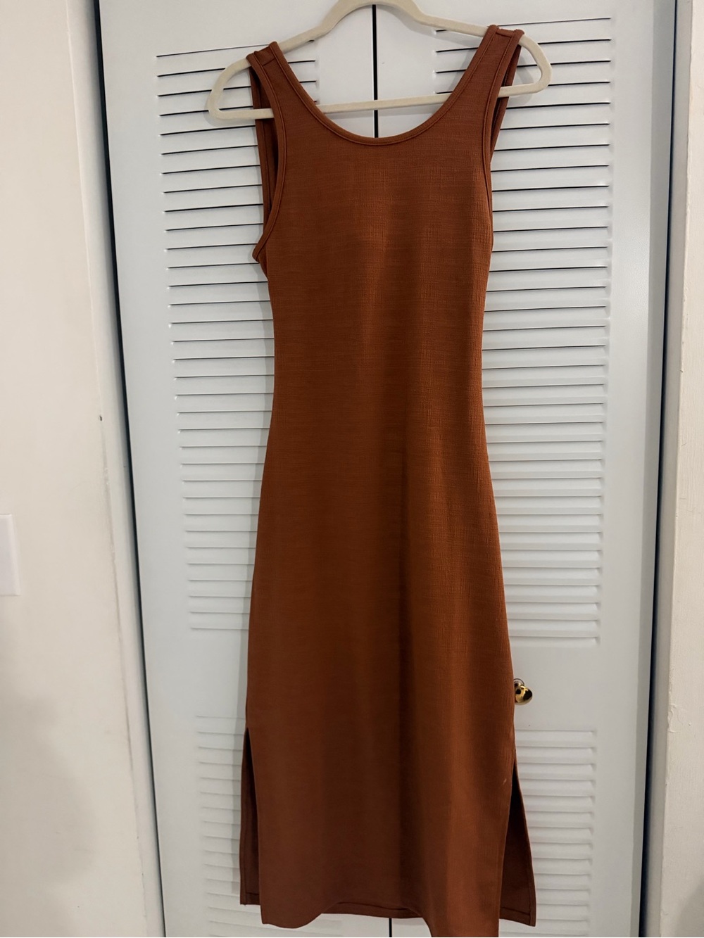 Roxy Sleeveless Ribbed Midi Dress in Rust Brown